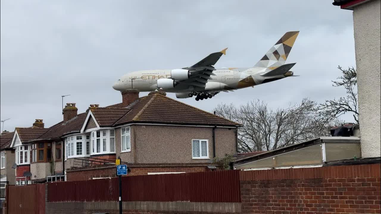 Afternoon arrival’s . 13 big planes landing in to London Heathrow .