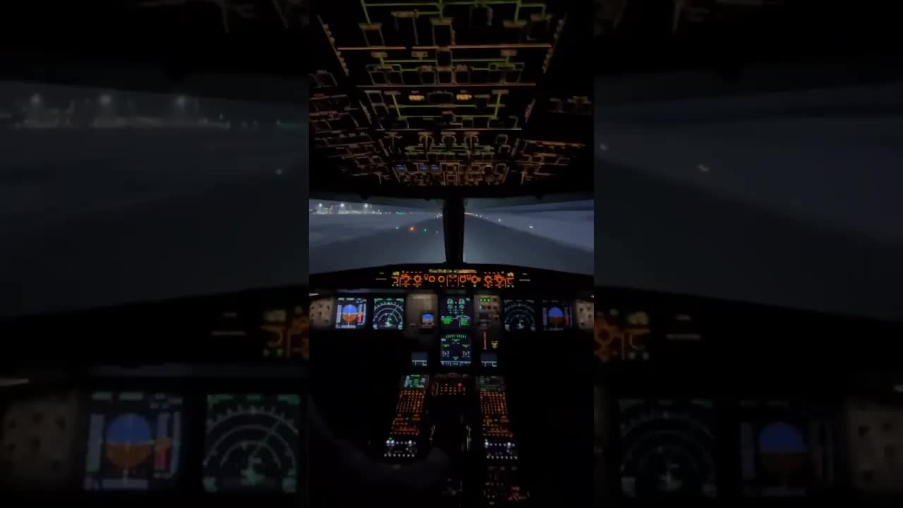 Amazing footage of inside a cockpit of a Airbus A320 #avaition #airbus #planespotting
