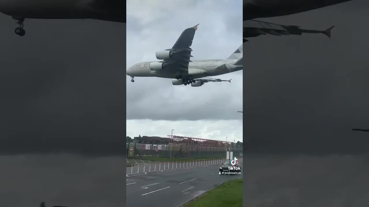 Etihad Airbus A380 landing in to Heathrow #avaition #planespotting #airbus