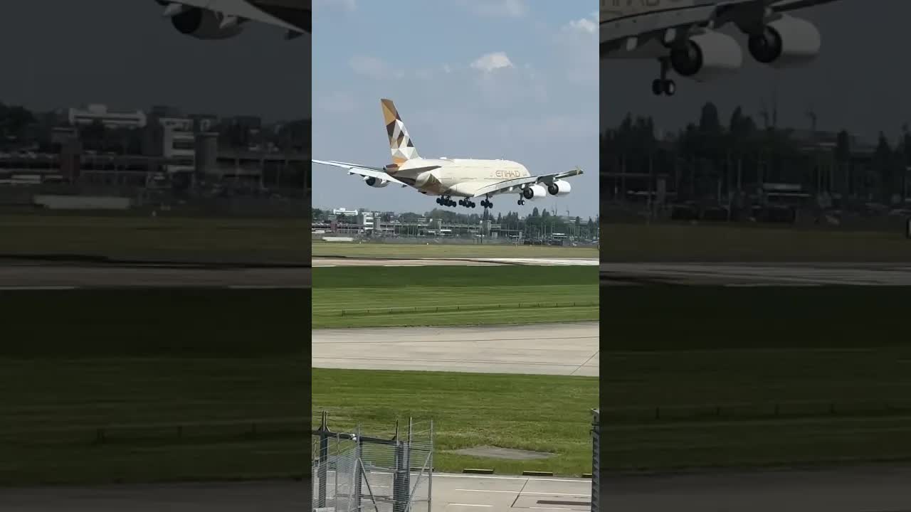The biggest passenger Plane in the Airbus A380 #heathrow #planespotter #avaition