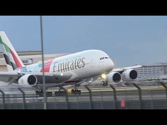 Super heavys landing in to heathrow
