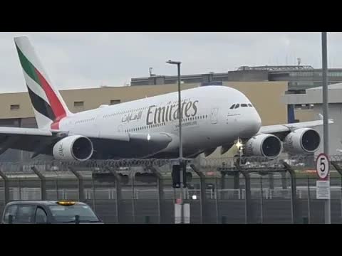 London heathrow monsters ✈️ both runways