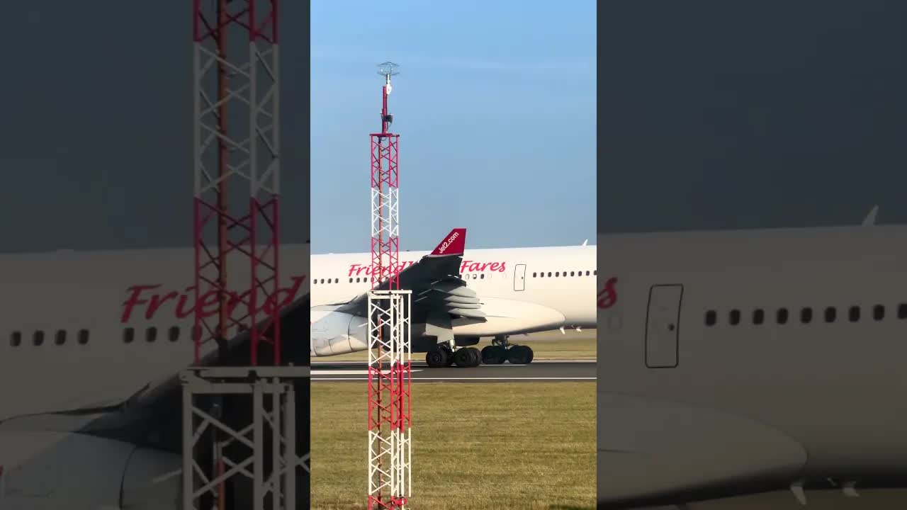 Jet 2 Airbus A330 , noting beats a jet 2 #heathrow #planespotting #jet2holiday
