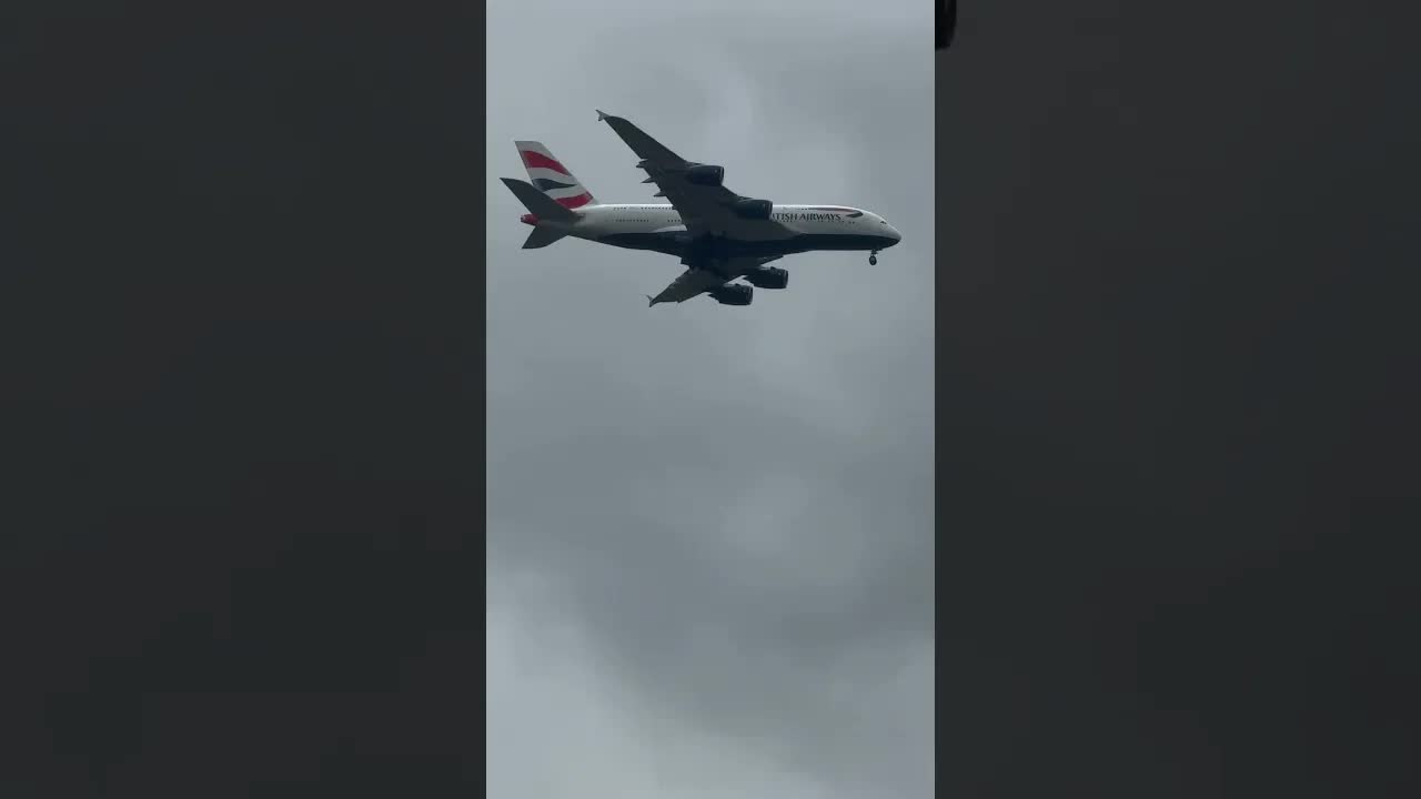 5 A380 on the flight path in to Heathrow Airport. #heathrow #aviation #airbusa380