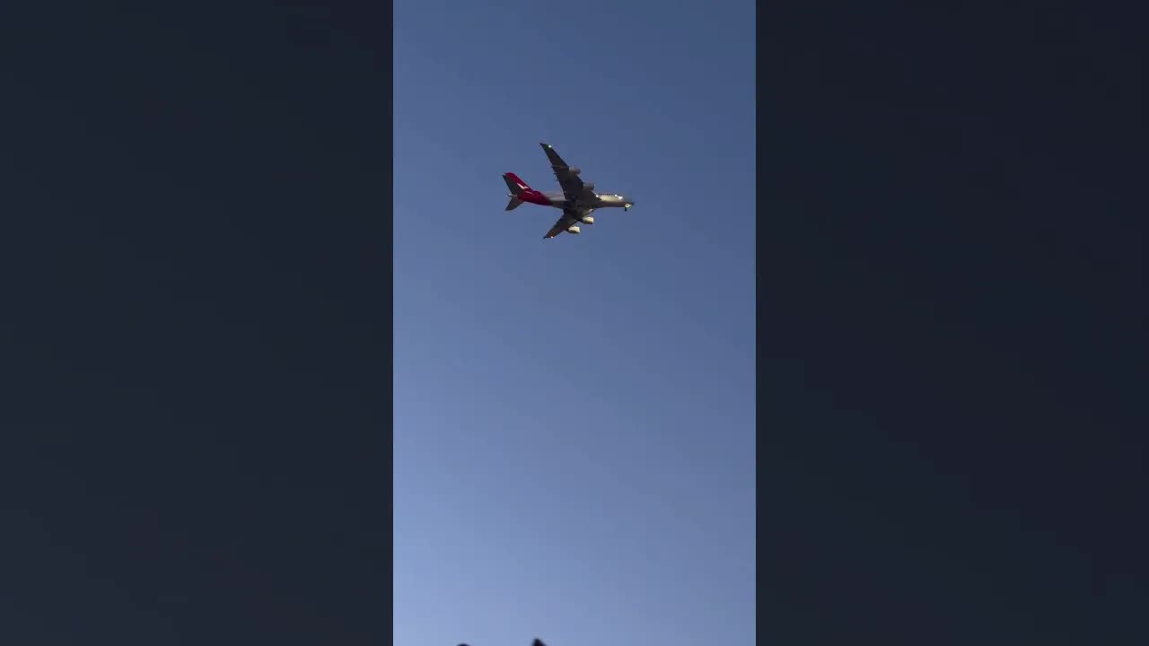 Bright mornings back in the uk , it’s a while since see the Qantas 380 #aviation #heathrow