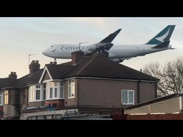 INSANE Heathrow Plane Spotting! Cathay Pacific 747 & Heavy Aircraft Land