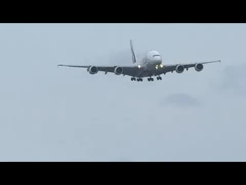 Storm kathleen A380 side ways nearly a wing strike ,hard landing in to heathrow 😯