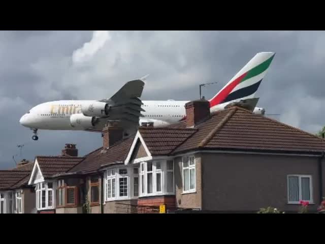 London Heathrow HUGE PLANES ✈️ landing