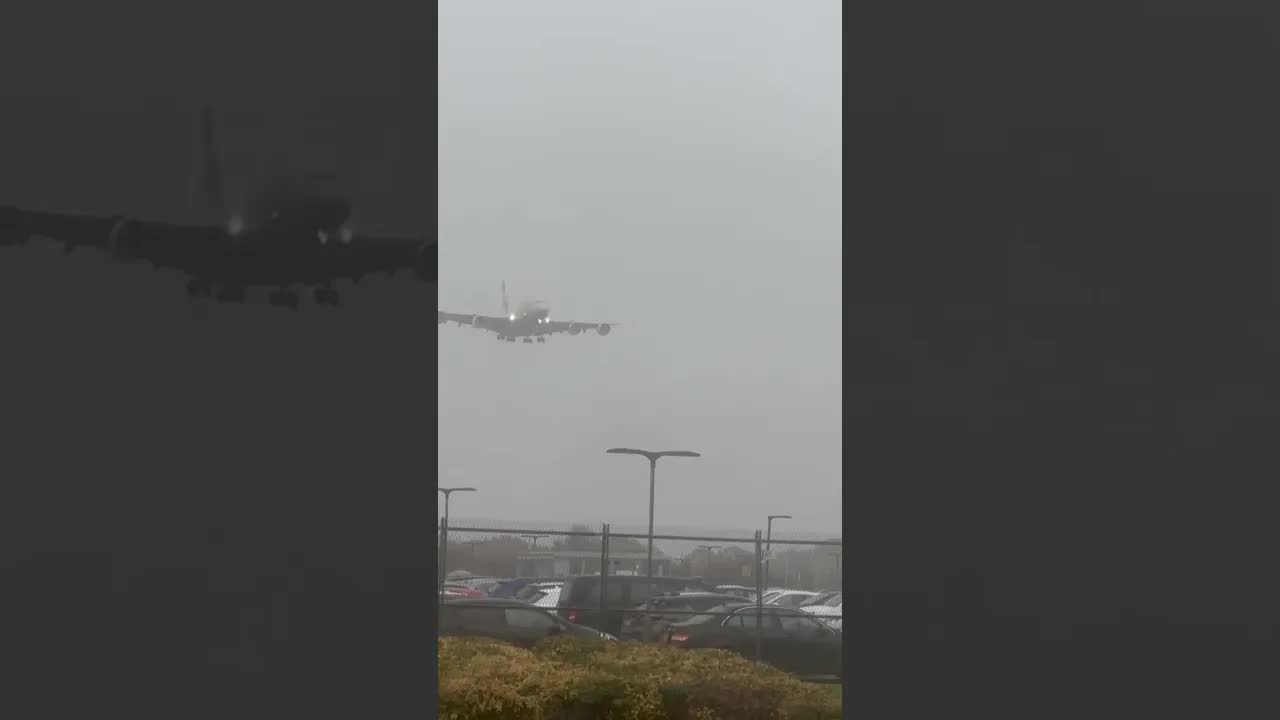 Great British Weather fu*cked up mu video #aviation #heathrow #planespotting 🌧️💨 Airbus A380