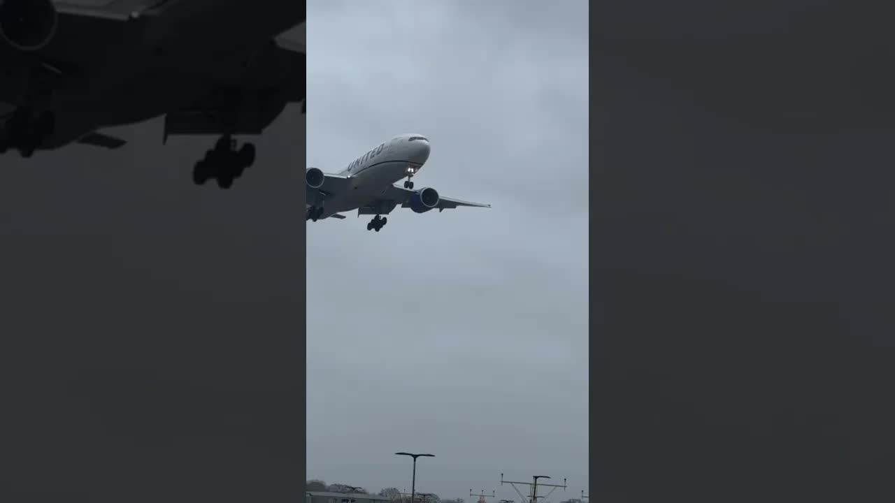 United Airlines Boeing 777-222(ER) from San Francisco to london #avaition #heathrow 💨 🌧️