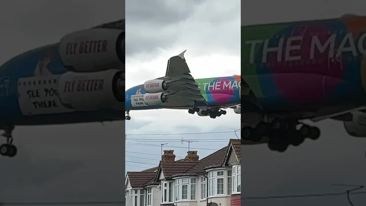Emirates Airbus A380 flying over Myrtle Avenue #heathrow #aviation #planespotting