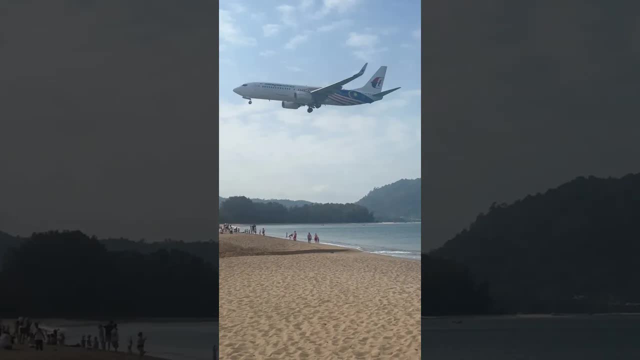 Malaysia airlines landing in to phuket airport #aviation #thailand #planespotting