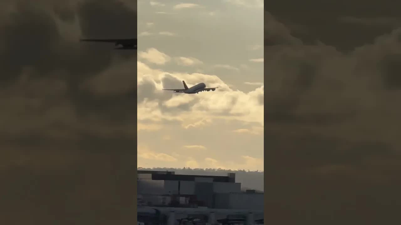 Singapore Airlines A380 Evening flight from heathrow #avaition #planespotting #heathrow