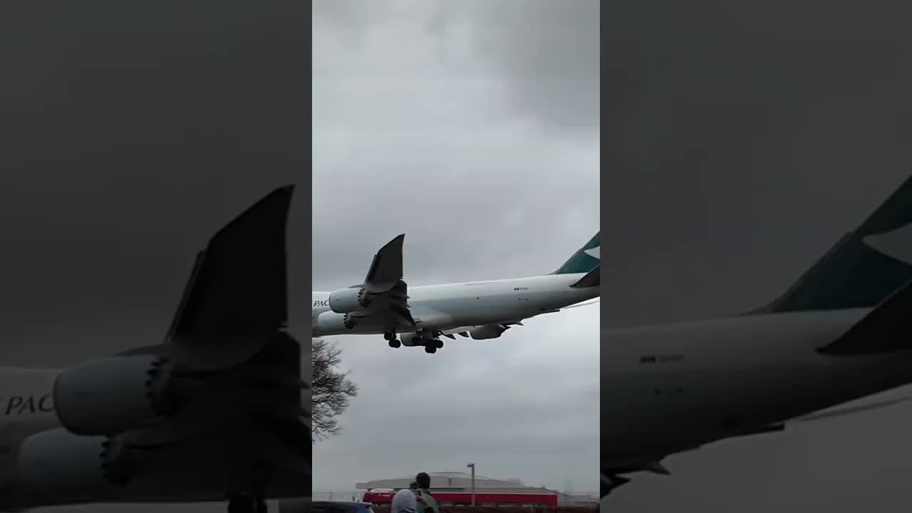 Cathay Pacific 747 Cargo landing in to Heathrow #avaition #planespotting #boeing747