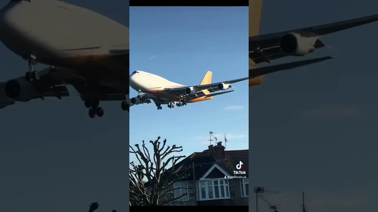 The owl jumbo jet ,Boeing 747 , she maybe 29 years old but still a incredible Plane #heathrow #747