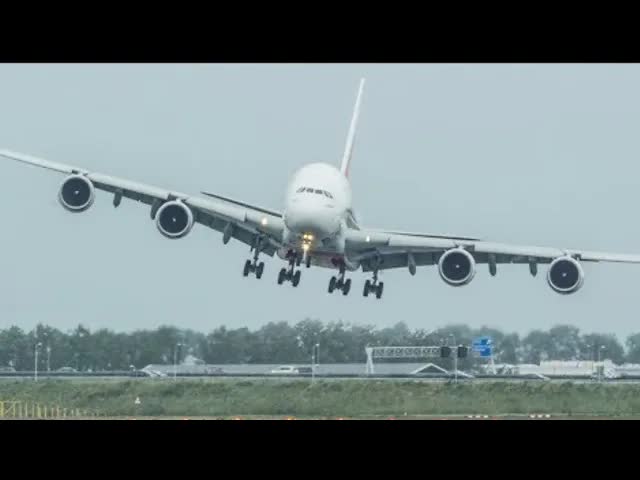 Plane Spotting + Edelweiss Air A340 diverts to Heathrow for emergency Landing