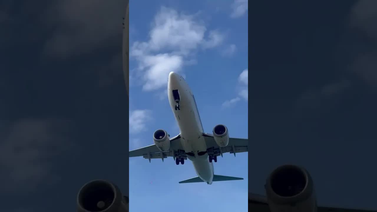 Went over my head so quick I don’t no the airline #avaition #planespotting #thailand