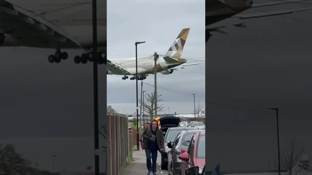 Two Airbus A380 , Etihad & Emirates Heathrow london #aviation #planespotting #airbus