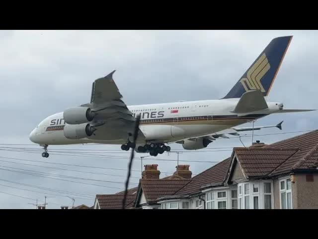London Heathrow arrivals and departures north(27R) & south(27L )