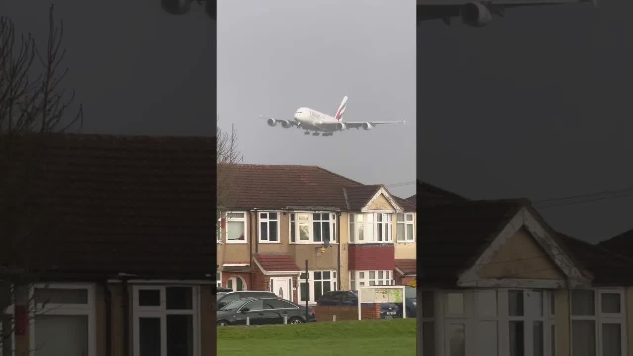 Emirates Airbus 380 battling heavy winds on approach #aviation #heathrow