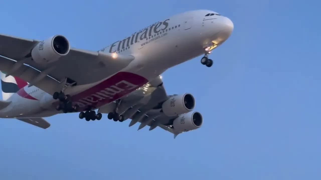 Beautiful Evening for Planespotting at London Heathrow Arrivals