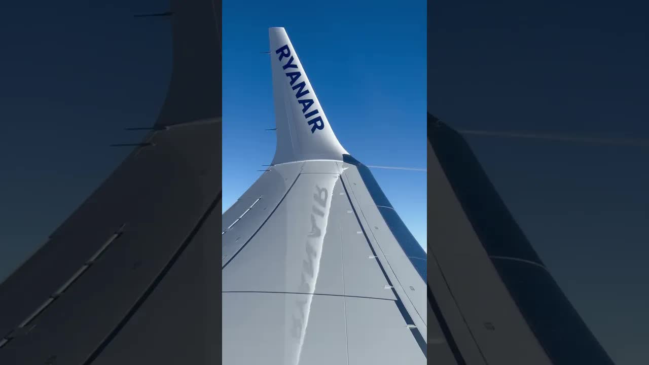 Plane spotting in the sky . #aviation #shorts #planespotting