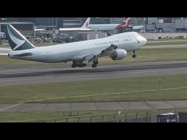 London Heathrow Arrivals and departures
